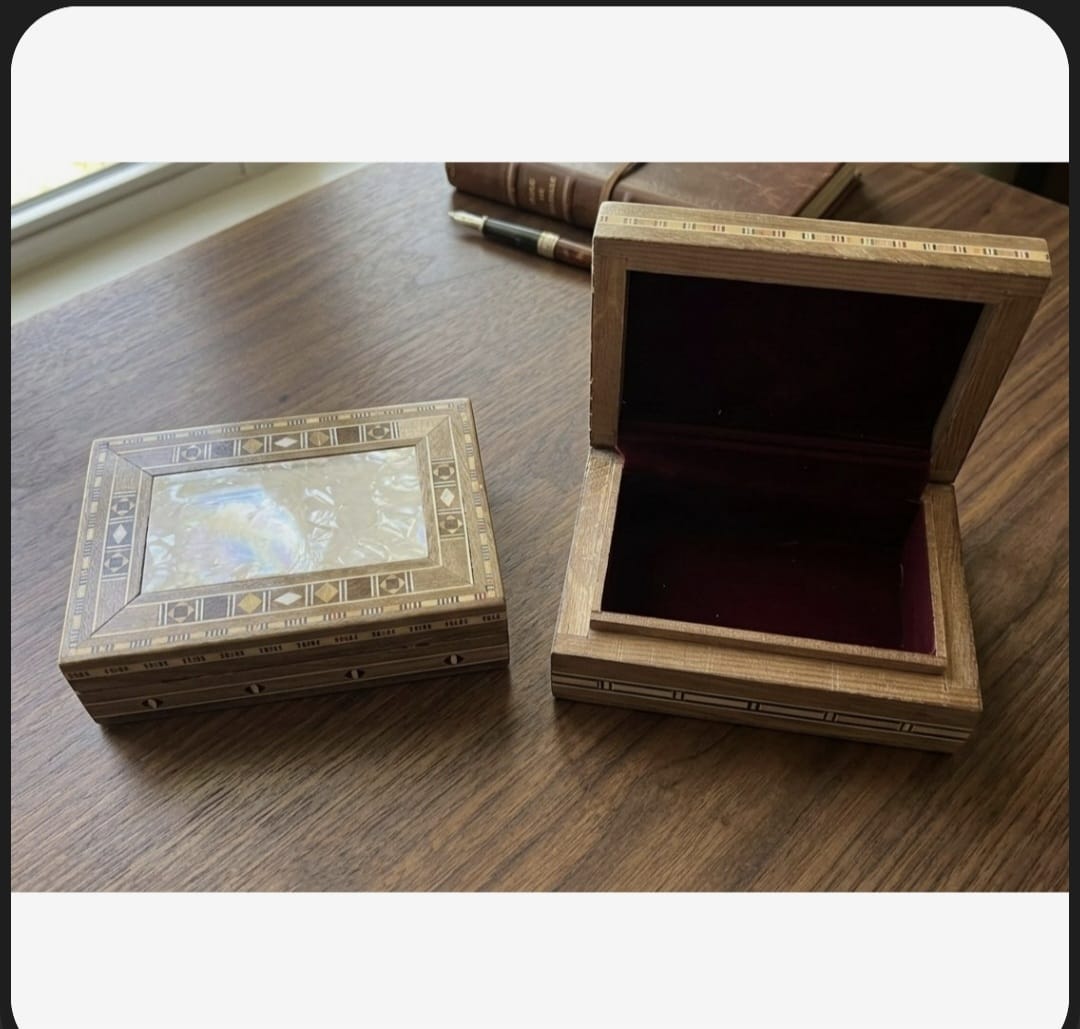 Elegant Inlaid Jewelry Box